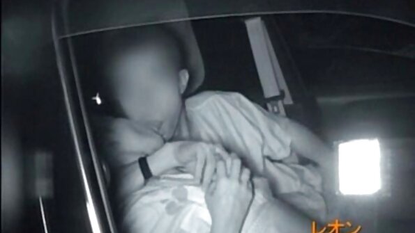 A moça de cabelos loiros deseja ter peitos gigantes falsos vídeo de pornô português brasileiro como sua amante