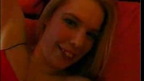 Garota em chamas porno legendado em português tem dois paus gigantes dentro de uma vez