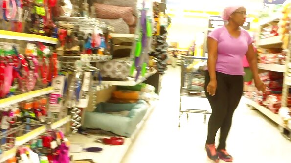 A dona de casa sozinha convida dois garanhões para um filmes pornográficos portugueses DP hardcore