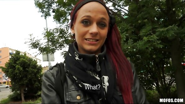 Natalia Starr suando enquanto leva quero assistir filme de pornô em português uma surra forte