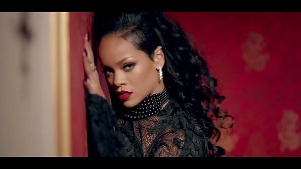 Nova estrela morena europeia precisa de pelo menos dois bastões de filme pornô dublado em português carne grandes