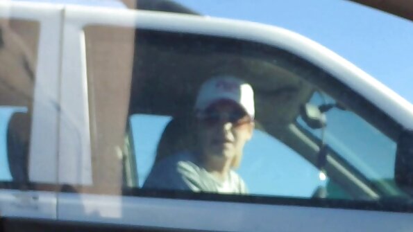 Dois videos pornos legendados em portugues marmanjos mostram a uma loira como é uma dupla penetração