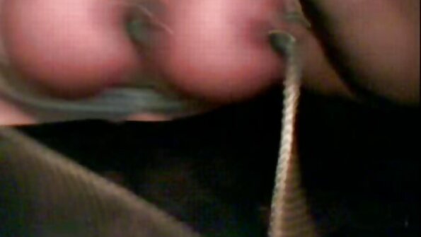 Policiais e uma prostituta capturada têm uma ação louca de FFM ao filmes pornográficos portugueses grátis ar livre