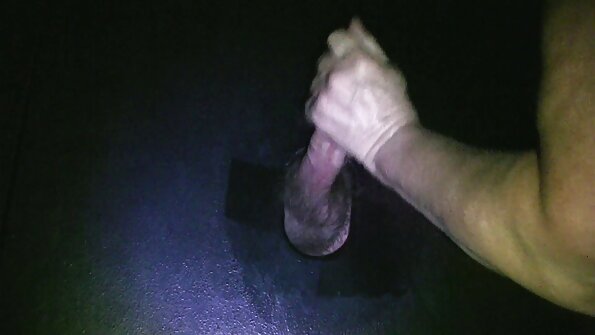 Mamãe anal o leva até as bolas e geme sobre isso vídeo de pornô brasileiro em português