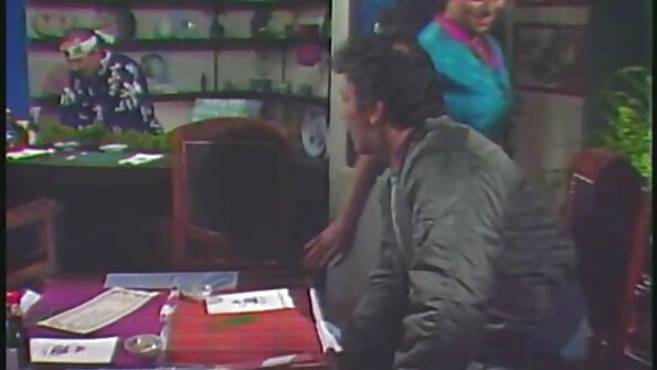 Adorável vagabunda morena com uma bunda ver filme pornô em português apertada precisa de dois grandes pica-paus