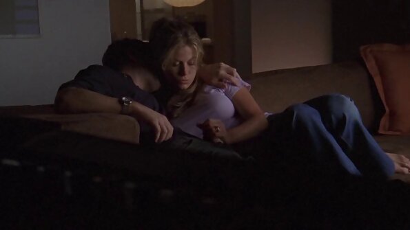 Morena graciosa fodida por seu assistente careca e pervertido vídeo pornô brasileiro em português