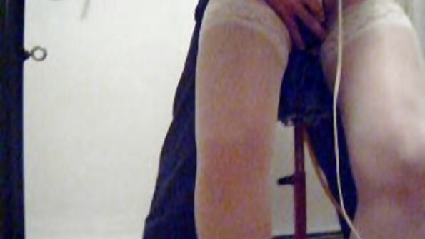 Garota vídeo pornô dublado em português da Rússia, Emma Fantasy leva o pau de Ben para sexo anal