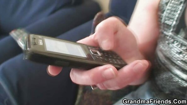 Morena esguia, querida, tem sua buceta apertada filme pornô de português rasgada no ponto de vista