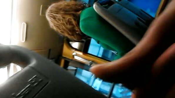 Uma estudante pervertida está sendo penetrada pelo professor na classe filme porno pt br