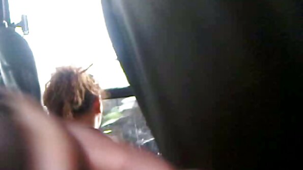 A carreira pornô de Sweetie começa com o pau do cinegrafista dentro de vídeo pornô brasileiro em português sua boceta