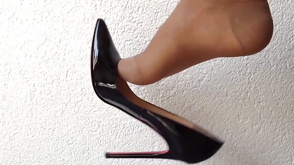 Latina de primeira classe porno legendado em português de salto alto fica com ereção na boca e na vagina