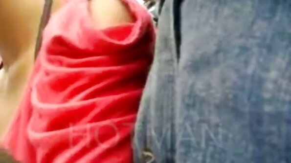 A moça da cafeteria dá ao filmes portugueses pornográficos cliente sua buceta preta