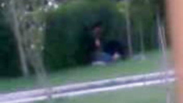 Garotas lésbicas permitem que o homem se junte a elas para filmes de sexo gratis em portugues transformar a cena em um trio