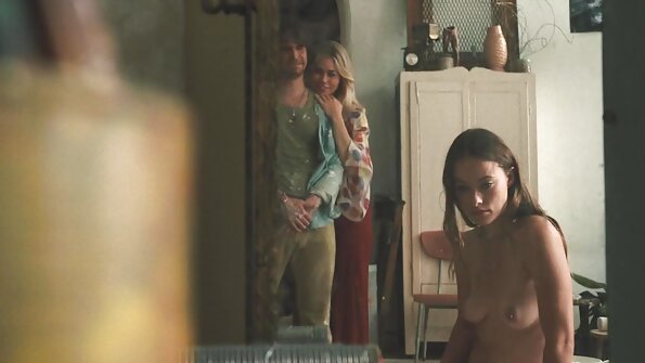 Depois de um boquete áspero, garota gostosa fica ainda filme de pornô em português mais áspera perfuração anal