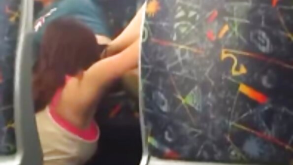 Pal fode a namorada enquanto eles estão filme pornô dublado em português sozinhos em casa