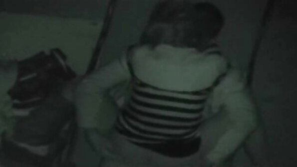 Uma loira gostosa abre as pernas e se fode na quero assistir um filme pornô em português sua bucetinha apertada