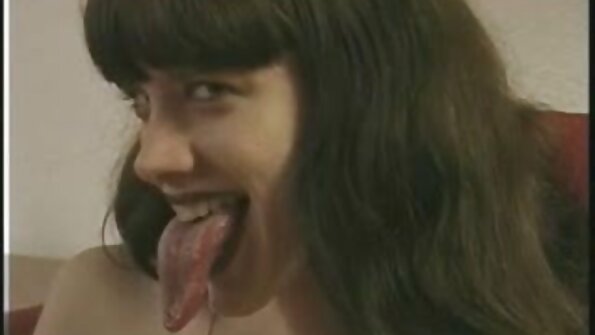 DDs saltando enquanto a ruiva suja o cavalga quero assistir filme pornô português no chuveiro