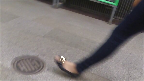 Duas lindas garotas chupam pau e abrem videos porno legendados em portugues bem as pernas