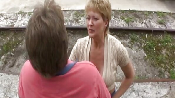 Pregos impudentes penetram duplamente na vagabunda asiática bronzeada filmes porno legendado em português em um local escondido