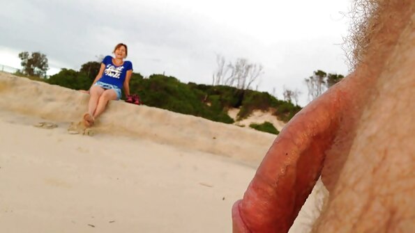 Boquete de adolescente amador de pele negra vídeo de pornô português brasileiro no carro espaçoso