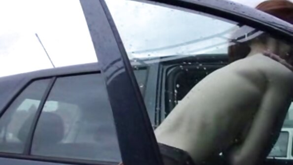 Uma vídeo pornô em português brasileiro milf loira nos mostra que ela é uma esquisitona neste trio