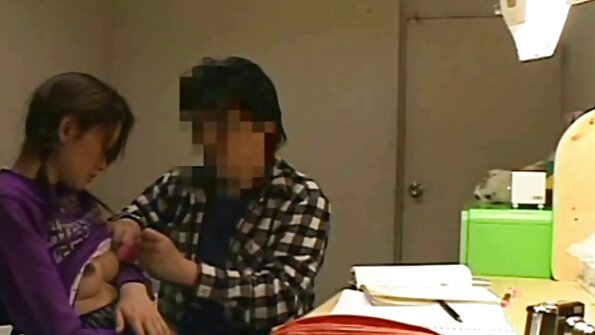 A ereção dura entra em vídeo pornô grátis em português uma fenda apertada e doce que faz o adolescente gemer