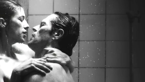 Policial vídeo pornô brasileiro em português concordou com a oferta sexual de coquete adolescente de cabelo rosa