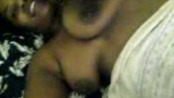 Uma loira com uma bucetinha gostosa é fodida por um cara filmes porno com legendas em portugues profissional com seu pau