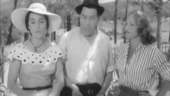 Buracos apertados de uma esplêndida morena fudida no chão da cozinha filme pornô dublado em português