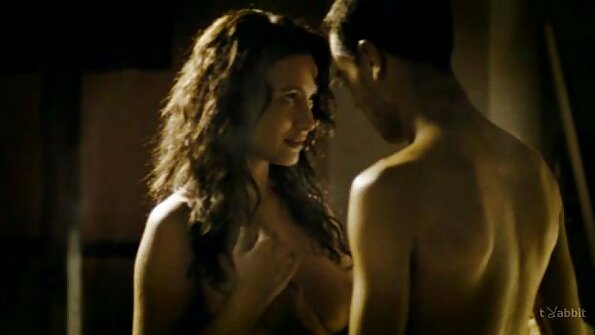 Mia Malkova é duplamente penetrada na filme de pornô de português paródia pornô de Die Hardcore