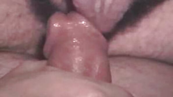 Morena com tesão está chorando muito alto filme pornô falando em português sendo perfurada profundamente