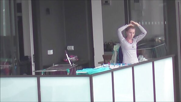 Uma cadela peituda com filme de pornô em português uma bucetinha peluda levando um golpe anal na cabana