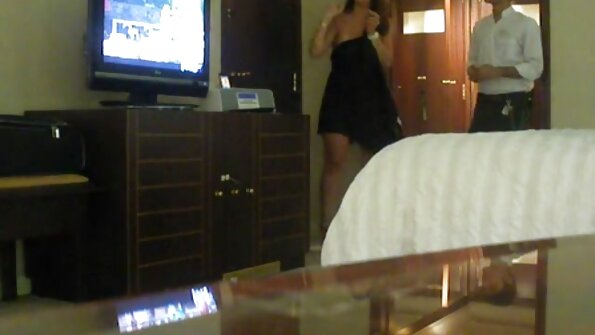 A lésbica Bella Rossi amarra a namorada mais jovem no dia de verão filme porno em português