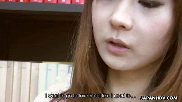 Garanhão preto cutucando a bunda da garota branca com filmes ponograficos portugues seu bastão